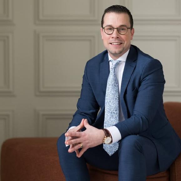 Cees Kamsteeg: 

"Met rust en ruimte voor iedere stap zorgen we er samen voor dat het afscheid van uw dierbare bijzonder wordt. "